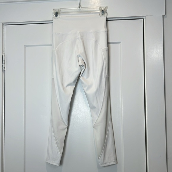 Aerie offline 7/8 inches hi-rise White High-Waisted Leggings size medium. - Picture 4 of 7